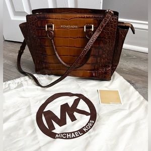 NWOT MICHAEL KORS SELMA BAG